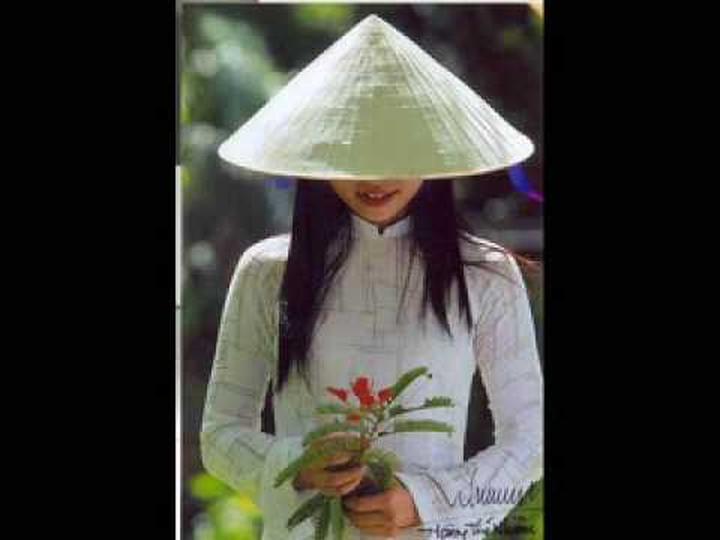 Nội dung: Mùa hè đang đến và với nó, xu hướng mới về áo vai bèo đang ngày càng trở nên